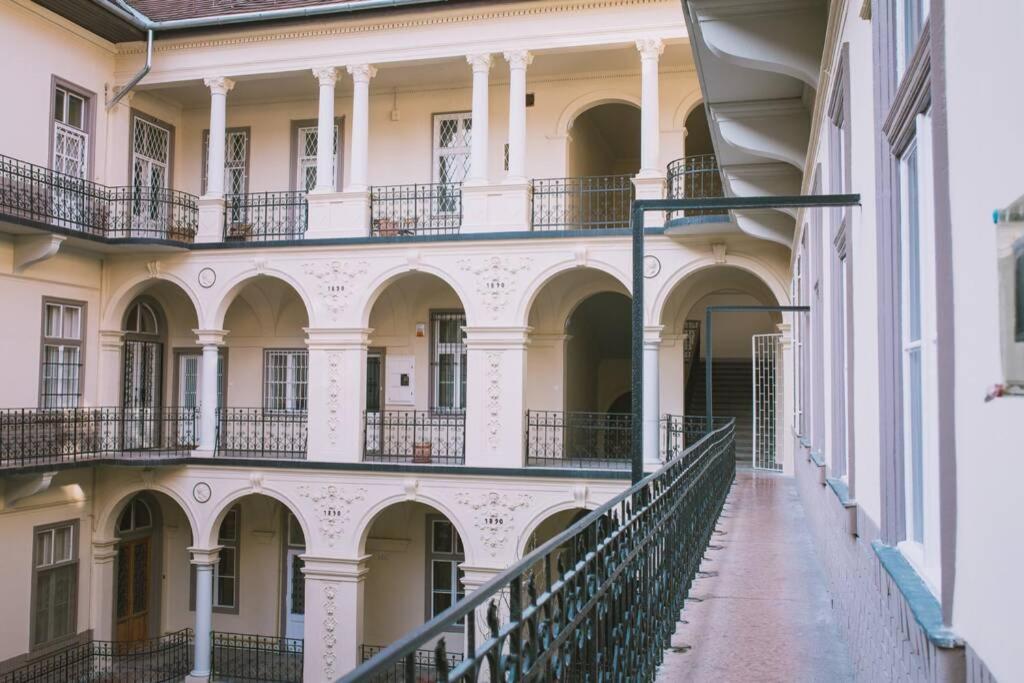 Central Budapest Apartment In Historical Building With Free Private Parking 外观 照片