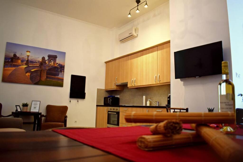 Central Budapest Apartment In Historical Building With Free Private Parking 外观 照片